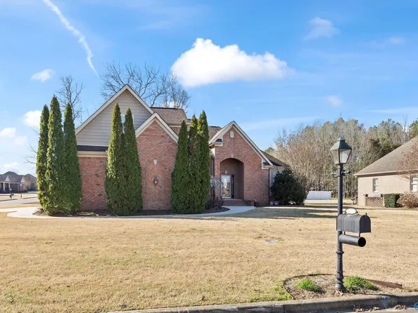 17680 Clearview St, Athens, AL 35611