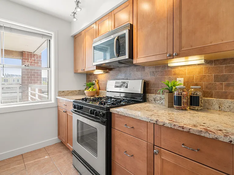 20 Chestnut St #406 — Photo 6