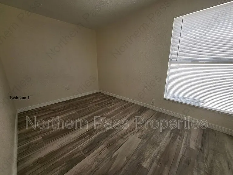 7143 N Loop Dr #E — Photo 5