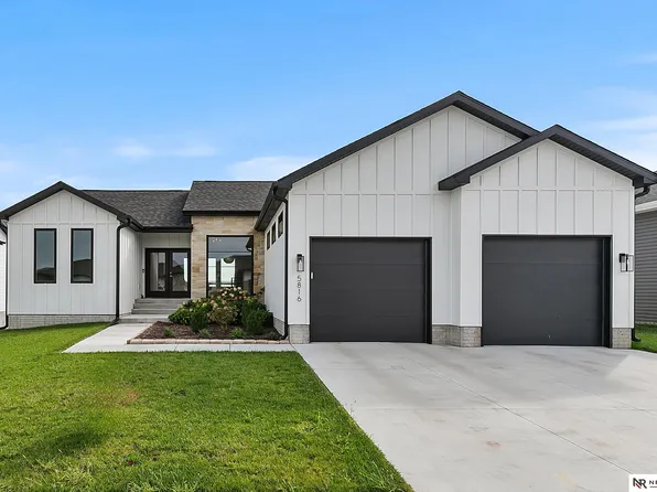 5816 SW Sierra Madre Dr, Lincoln, NE 68523