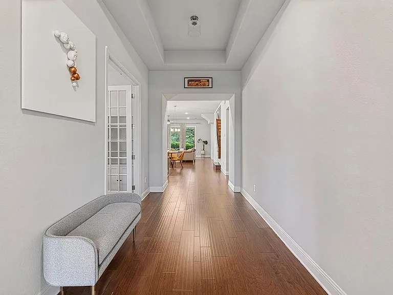 402 Gulfton St — Photo 8