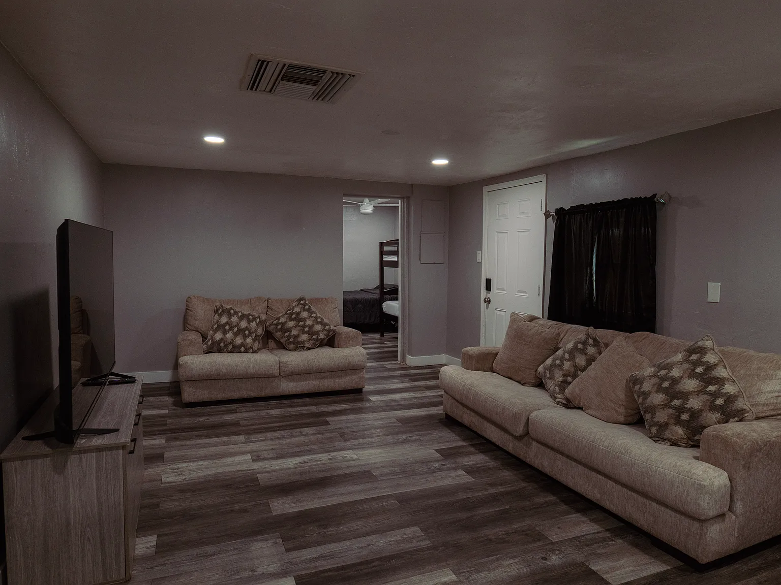 3 bed, 1600 sqft, $2,000 — Photo 3