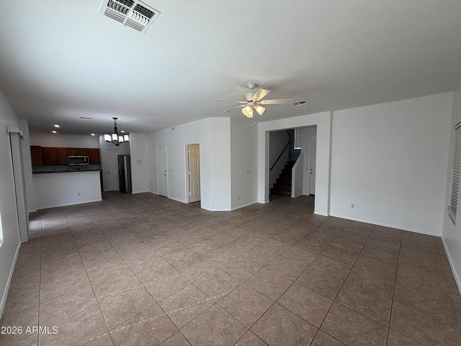 3 bed, 2.5 bath, 1924 sqft, $2,199 — Photo 3