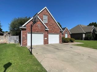 5604 S 43rd St, Rogers, AR 72758