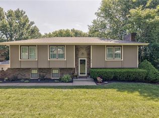619 S Desoto Rd, Lansing, KS 66043