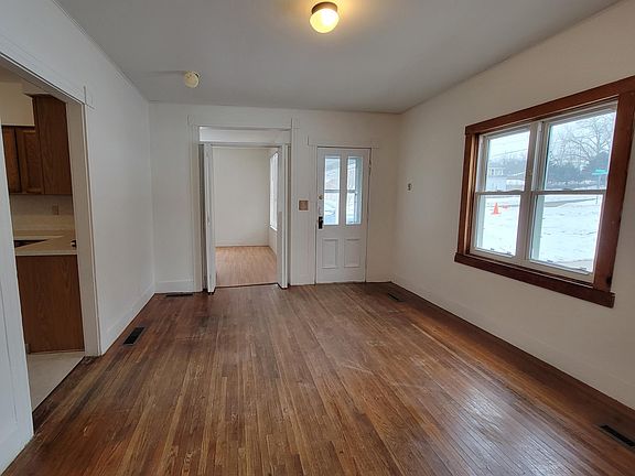 2nd image of 213 Cottage Grove Ave SE