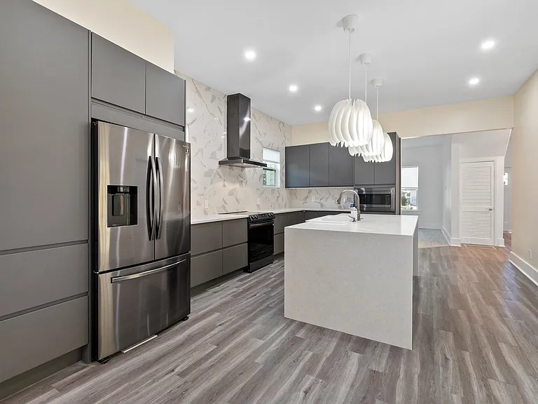 348 Charlotte St — Photo 8