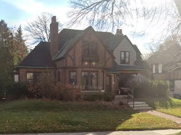 2821 East Menlo BOULEVARD, Shorewood, WI 53211