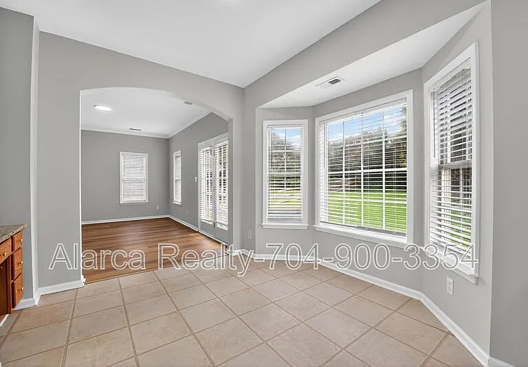 9205 Mitchell Glen Dr — Photo 6