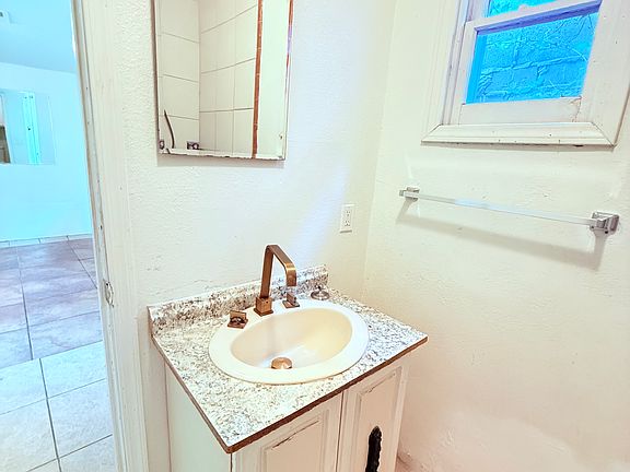 4th image of 208 W Ventura St APT 2