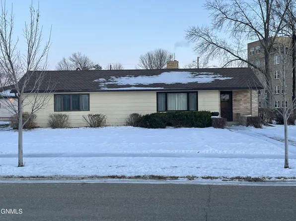 606 Chautauqua Blvd, Valley City, ND 58072