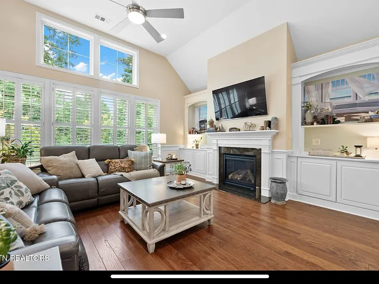 437 Chapel Grove Ln — Photo 1