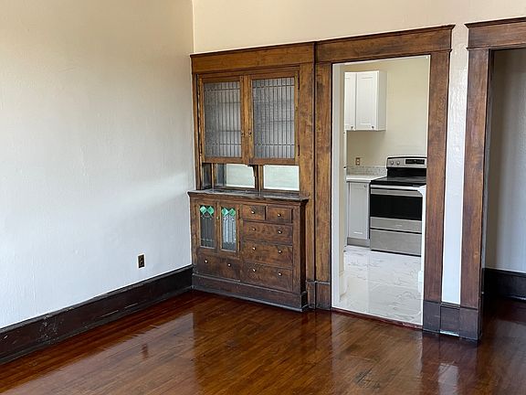 4th image of 627 1/2 8th Ave APT 3