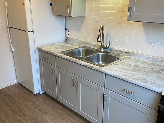 3rd image of 4850 Greenwood Ave #2A
