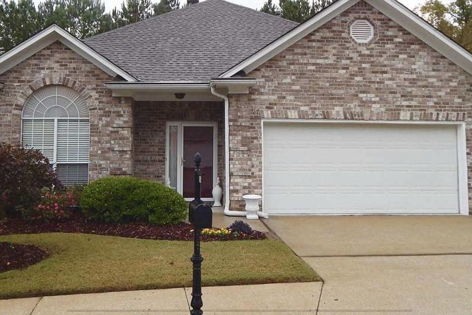 1st image of 834 Castlemaine Ct