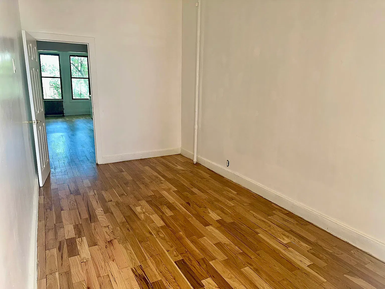 231 Irving Ave — Photo 2