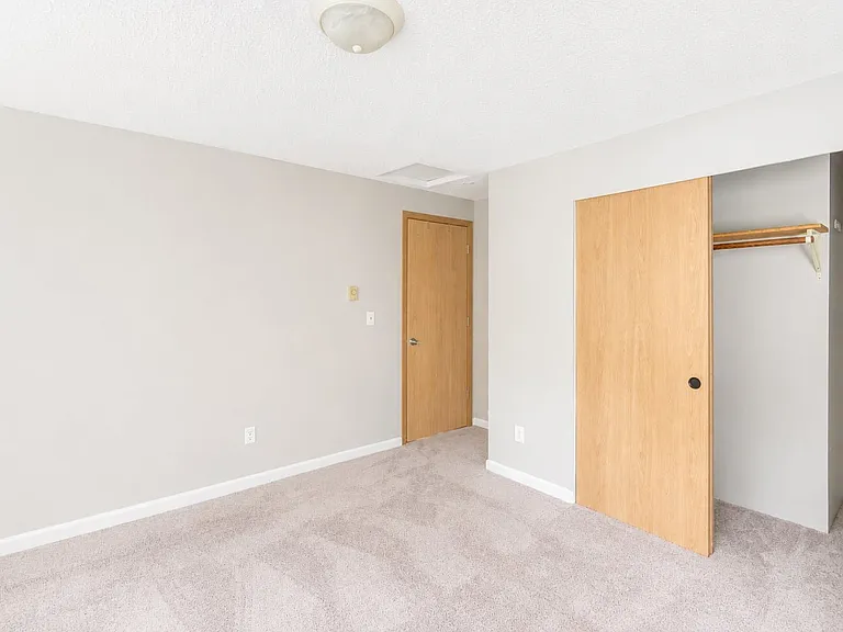 4827 S 56th St #3 — Photo 23