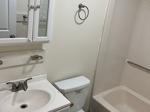 5th image of 58 Spring St #8