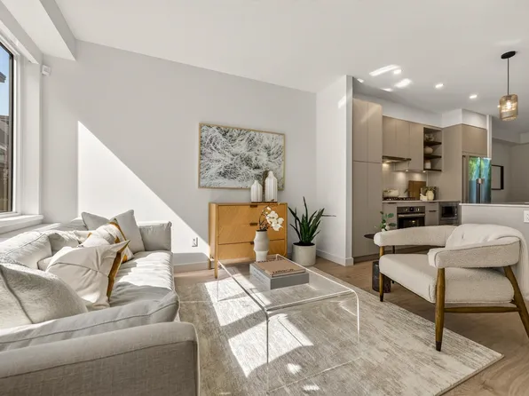 921 Grant St #132, Coquitlam, BC V3J 0S2