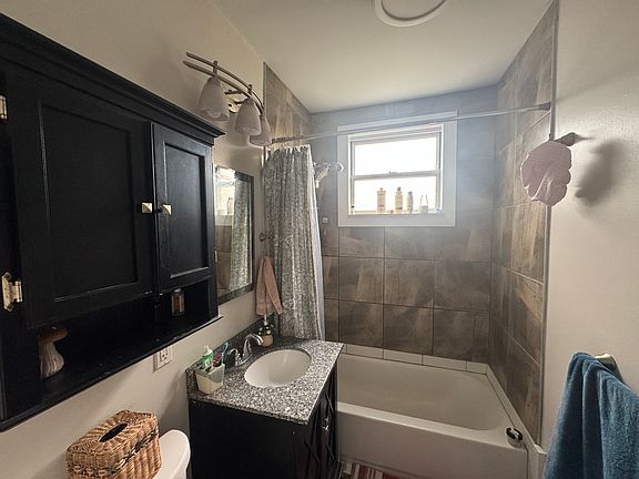 4th image of 1461 Tolma Ave
