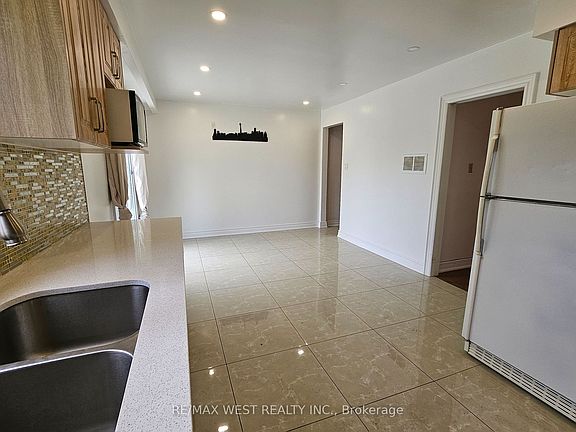 2nd image of 99 Fairglen Ave
