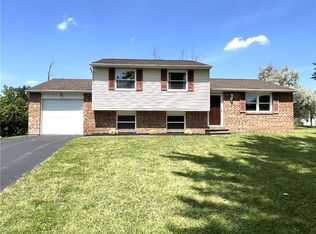 12 Flint Lock Cir, Rochester, NY 14624