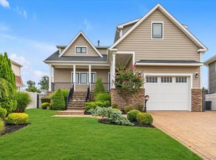 236 E Shore Dr, Massapequa, NY 11758