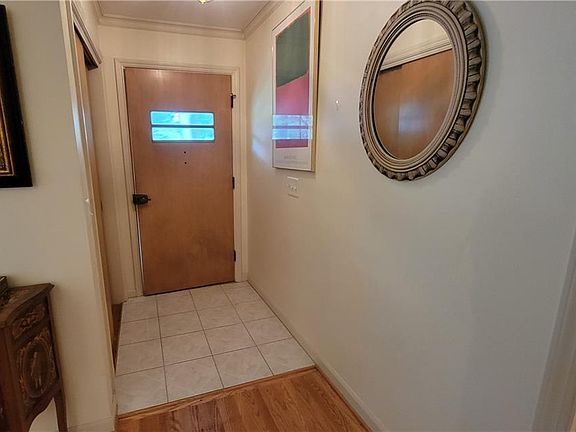3rd image of 103 Oak Manor Cres