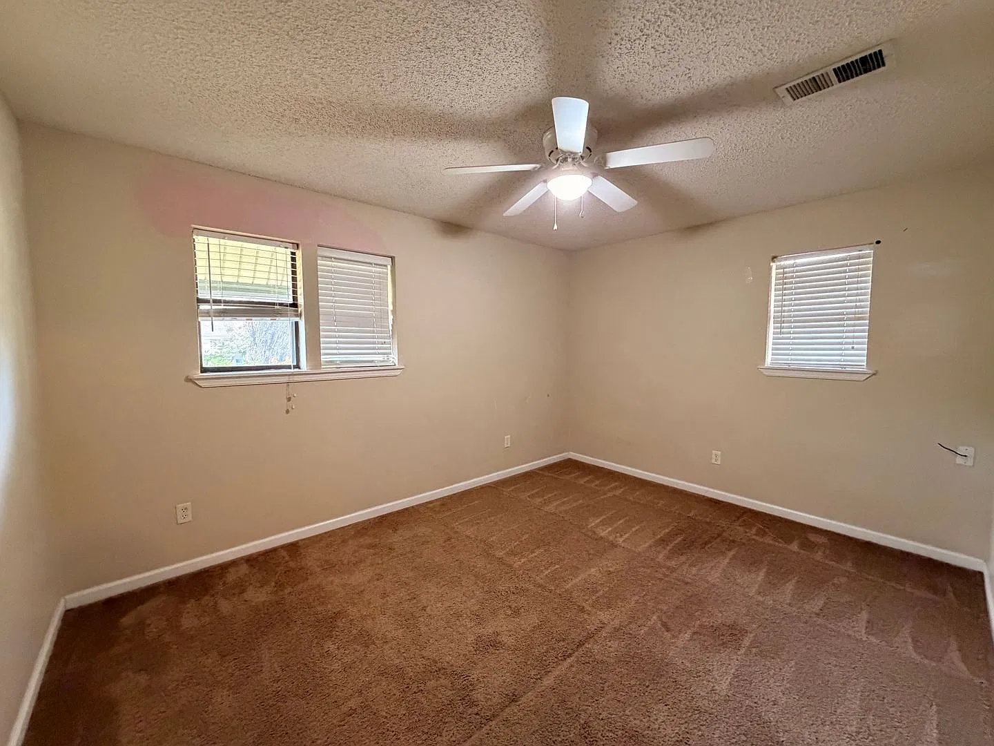 This 3-bedroom, 2-bathroom home in Russellville, AR — Photo 3