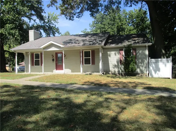 510 W 3rd St, Pana, IL 62557