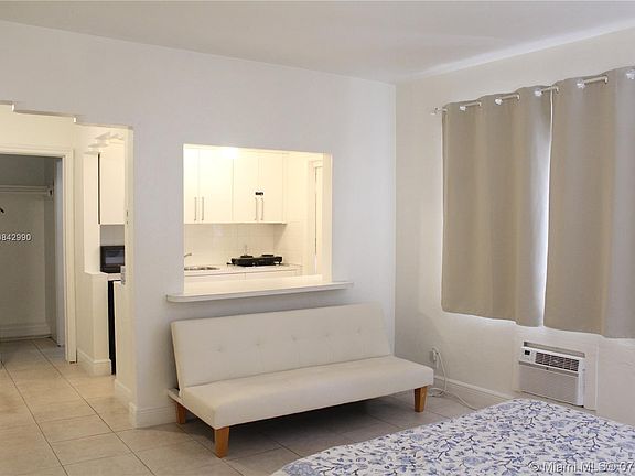 3rd image of 1021 Euclid Ave APT 3