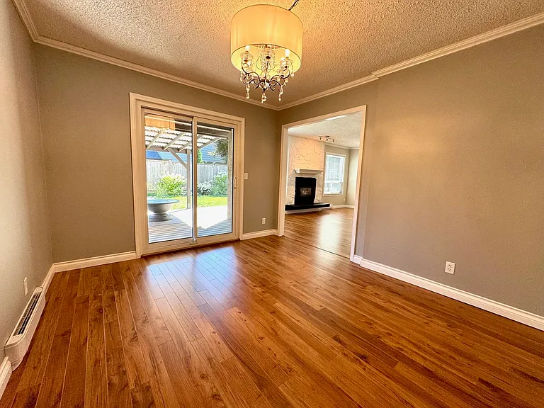 1032 Cornwall Dr — Photo 11