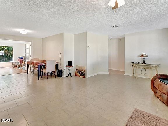 3rd image of 1527 Magnolia St