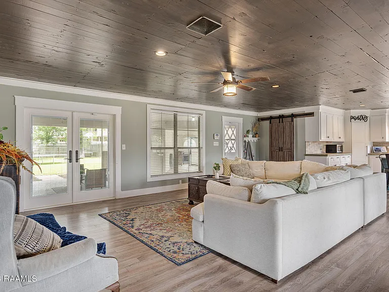 610 E Demanade Dr — Photo 8
