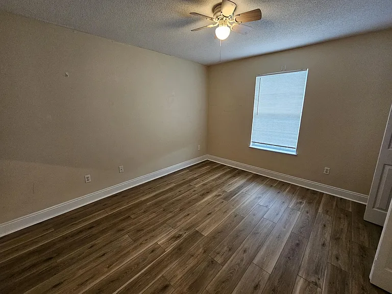 9425 Victoria Ln — Photo 15