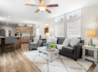 8 Village Ln, Hudson, NH 03051