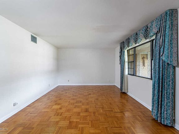 5th image of 1039 Cathcart St