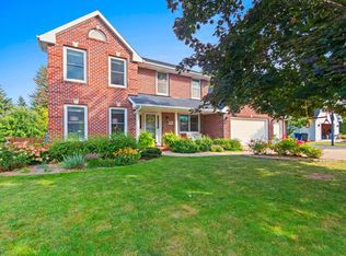 2835 E Pennwood Cir, Green Bay, WI 54301