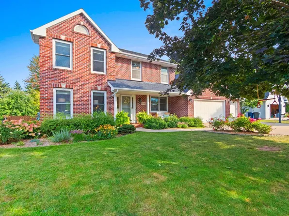 2835 E Pennwood Cir, Green Bay, WI 54301