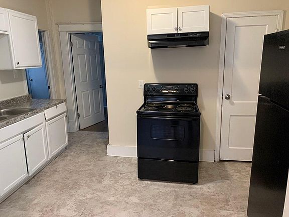 2nd image of 706 N Willett St
