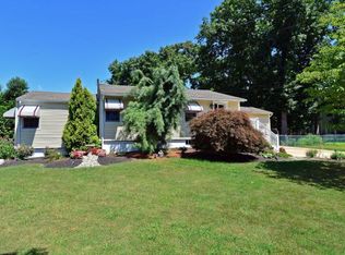 17 Wayside Ter, Tinton Falls, NJ 07712