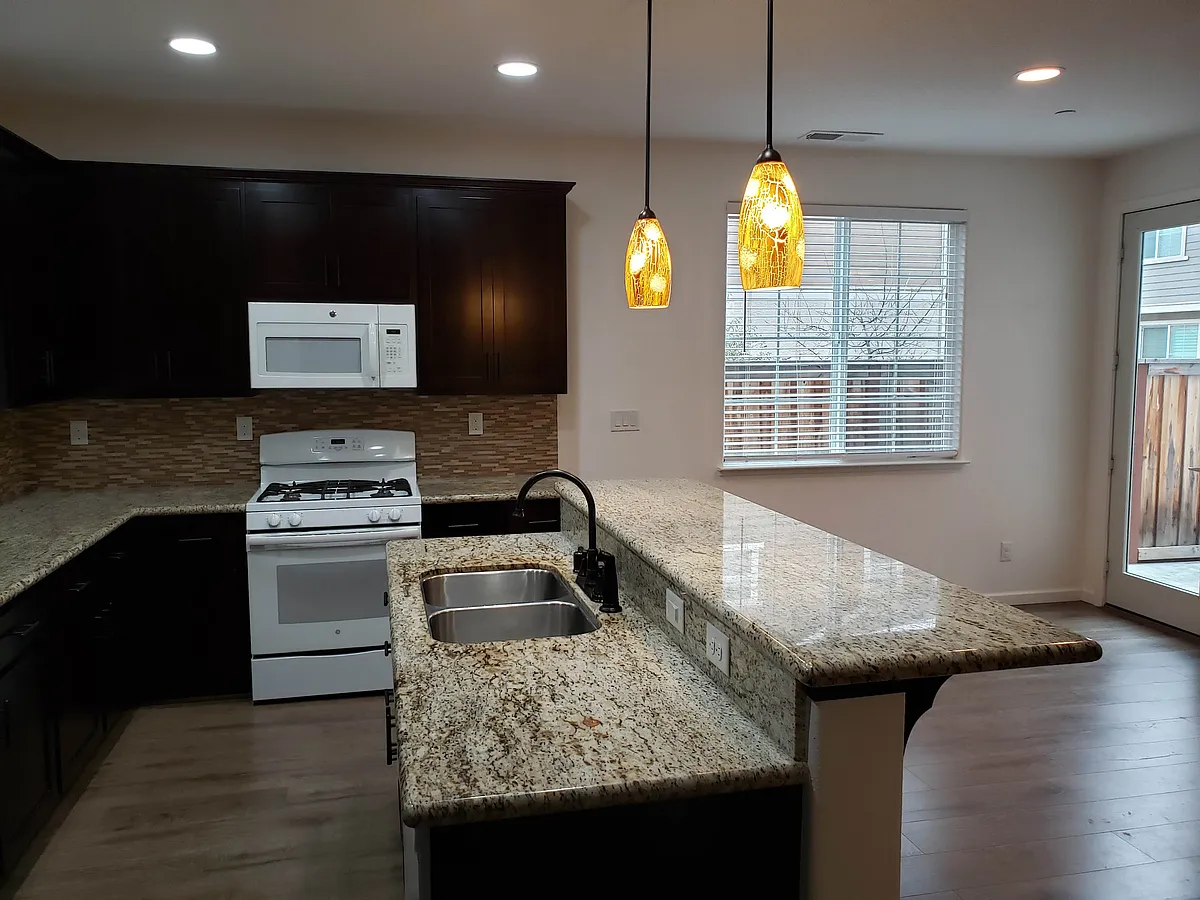Building Photo - 84 Crystalwood Cir