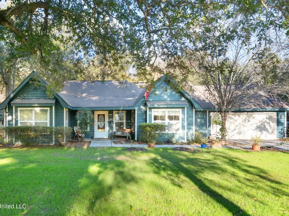 508 Saint Anthony St, Waveland, MS 39576