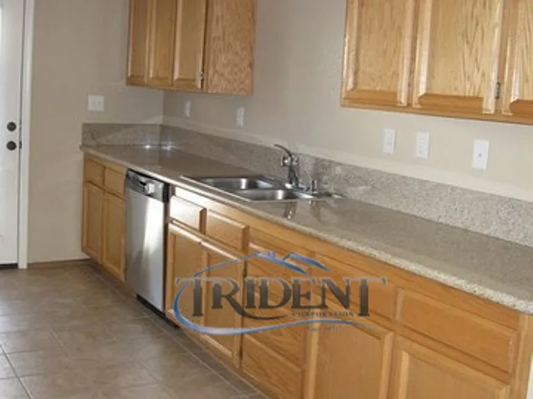 1019 Arbor Dr — Photo 6