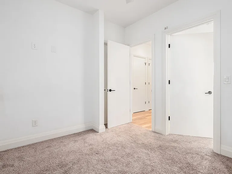 190 College Aly — Photo 17