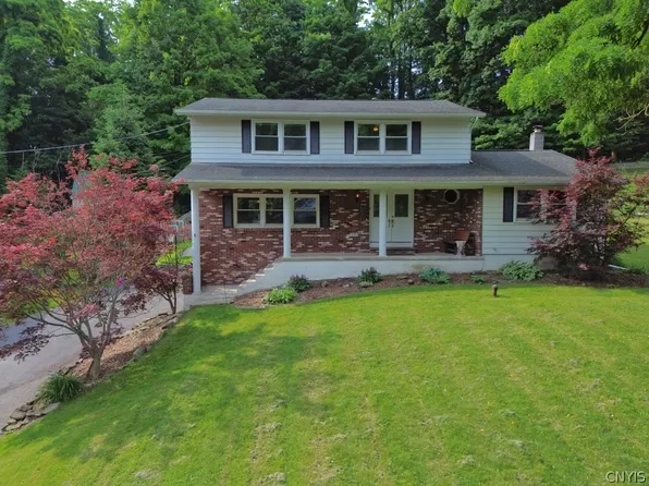 3 Camelot Cir, Syracuse, NY 13219