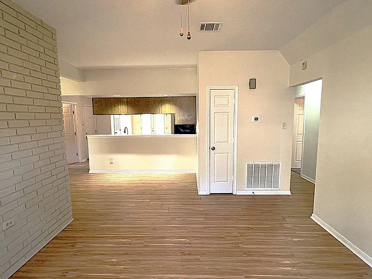 3307 Golden Willow Dr — Photo 6