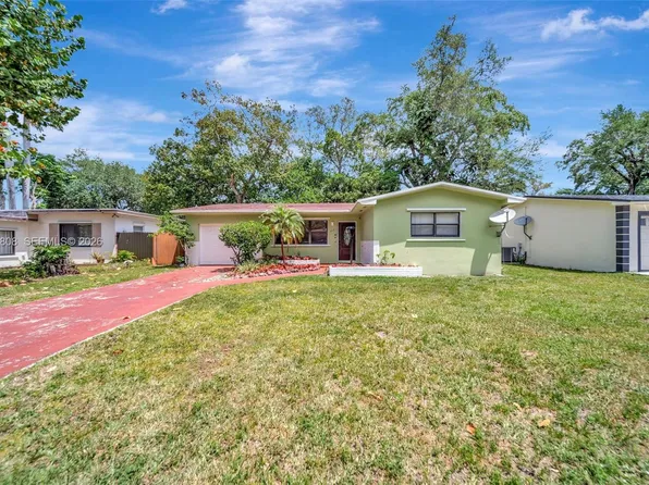 565 NE 160th St, Miami, FL 33162