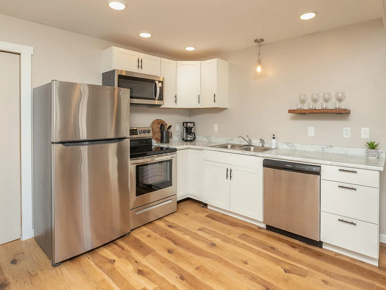 1 bed, 1000 sqft, $900 — Photo 1
