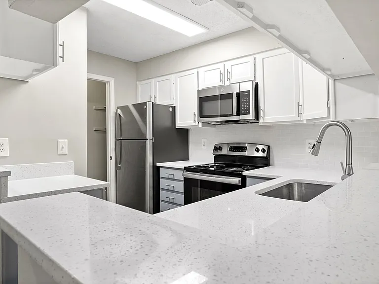 Ellevate North Charleston — Photo 2